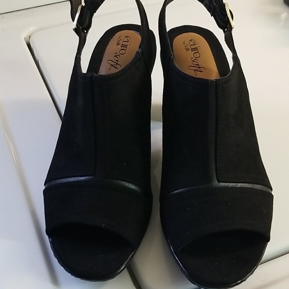 NWOT Black heeled sandal